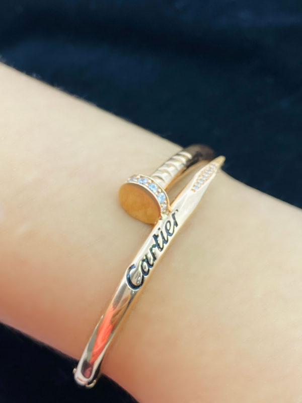 Aro de dama Cartier, oro 18k.
