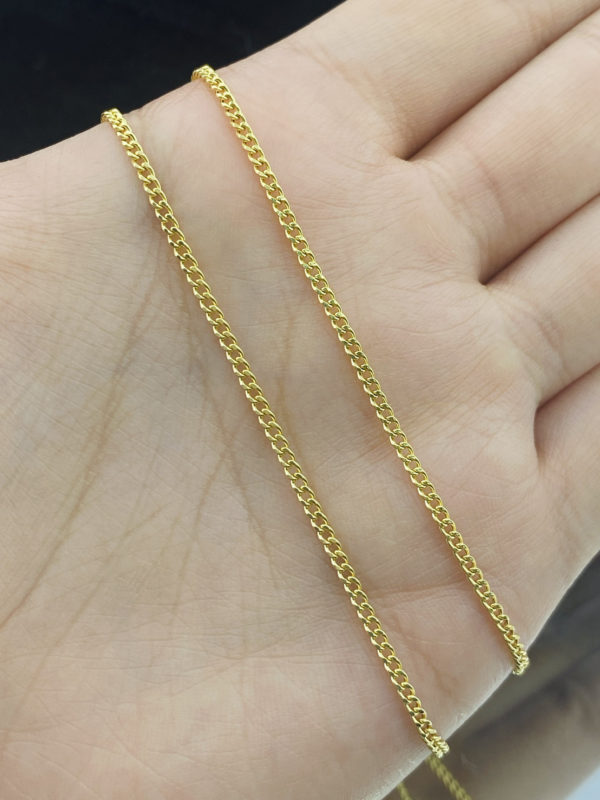 Cadena barbada hueca dorada para dama, oro de 18k