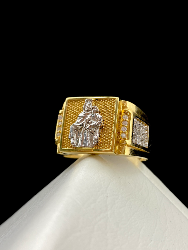 Anillo para caballero con la Virgen del Rosario, oro 18k.